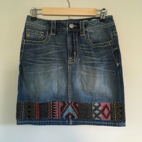 Miss Me High Rise Jean Skirt Southwestern Embroidered Aztec Cotton Denim Size 28 - Picture 4 of 15